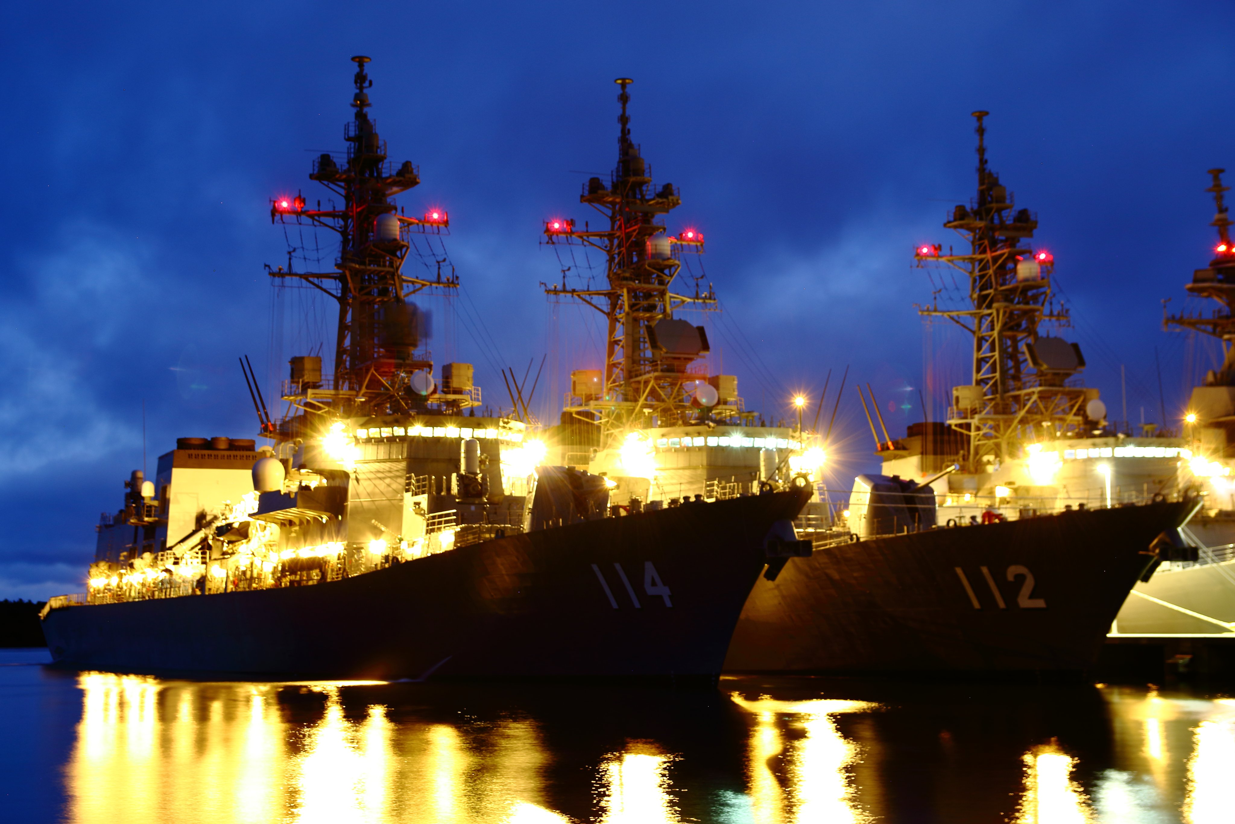 かりぶち ひかり 9 3 大湊基地 Dd 103 護衛艦ゆうだち Dd 112 護衛艦まきなみ Dd 114 護衛艦すずなみ Dd 1 護衛艦しらぬい 第7護衛隊の夜間撮影 海上自衛隊 護衛艦 大湊基地 T Co Wzrxfwsnpx Twitter