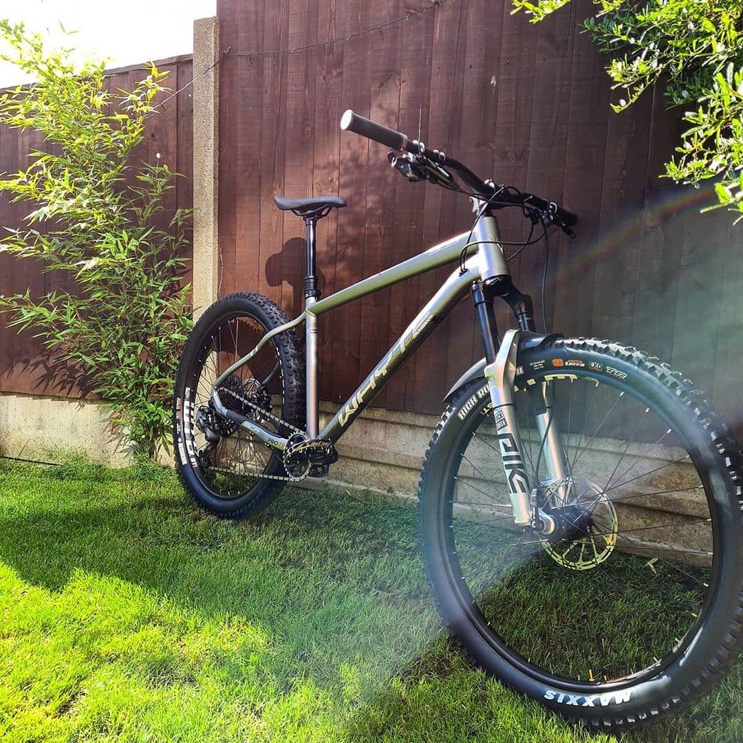 Very smart <a href="/whytebikes/">Whyte Bikes</a> 909 hardtail rocking the #MugGuard Short 🙌
-
📸 @gwbrown94
-
#MuckyNutz #MountainBike #MountainBiking #Fenders #Mudguard #Bike #MTB #Cycle #Ride #Cycling #Fitness #Sport #Enduro #Downhill #DH #Trails  #Freeride #BikeRide #WhyteBikes #Hardtail #RockShox