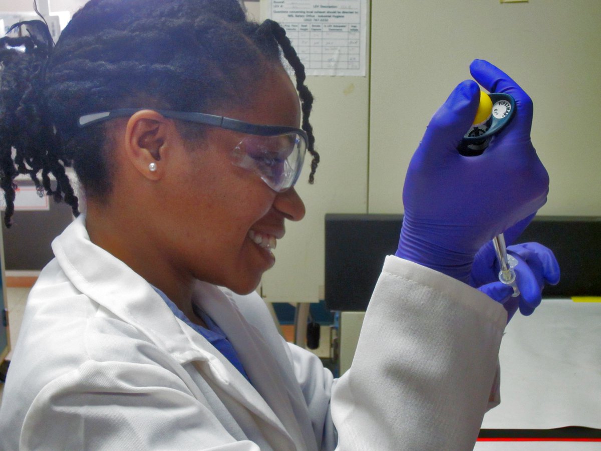 usfsloanucem's tweet photo. With @FAMU_1887, we are proud of Edikan Archibong Ogunnaike @EngineeringUSF PhD grad @SloanNetwork grantee. She participated in @dhsscitech & @USNRL internships. Edikan is now @theNCI T32 postdoc @UNCPharmacy and @UNCNCSUBME. Learn more: https://t.co/qhRkVkKAQN. #BlackScientists https://t.co/I6ZISorWJr