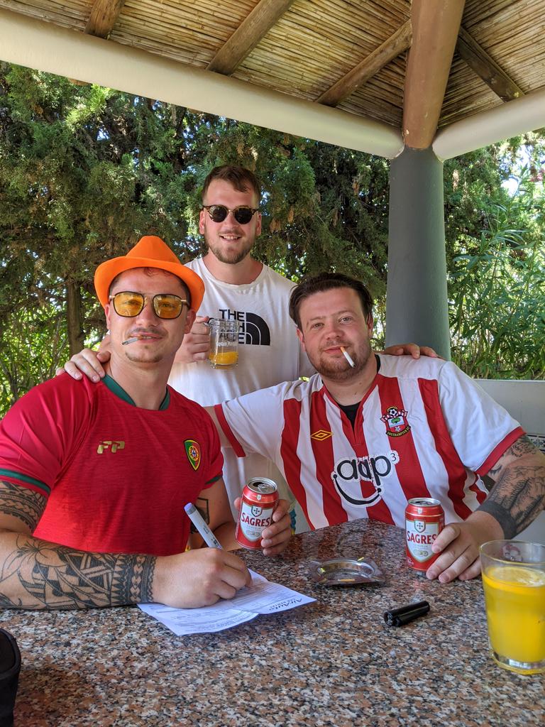 EmbleyParkFC's tweet photo. The Portuguese maestro puts pen to paper on a 4 year deal with the badgers!

#KeepBadgering 
#BadgerBarriano https://t.co/jLgvjMCPyU