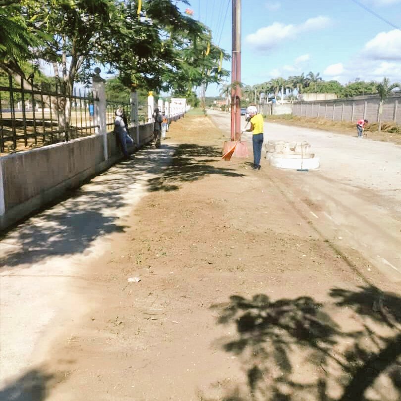 alcaldiajjm1's tweet photo. Plan Cayapa Avanza! Mantener nuestras áreas limpias es responsabilidad de todos y todas! Cuadrillas🍃 activadas a lo largo y ancho del Municipio! Alc. @VillegasKarelia junto al pueblo siempre.@CaraboboTeQuier @minecve @FundaComunidad 

#FlexibilizaciónAmpliaYGeneral https://t.co/i4mVxbetoW