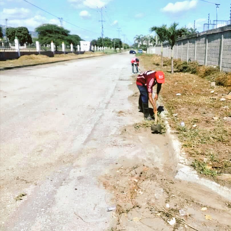 alcaldiajjm1's tweet photo. Plan Cayapa Avanza! Mantener nuestras áreas limpias es responsabilidad de todos y todas! Cuadrillas🍃 activadas a lo largo y ancho del Municipio! Alc. @VillegasKarelia junto al pueblo siempre.@CaraboboTeQuier @minecve @FundaComunidad 

#FlexibilizaciónAmpliaYGeneral https://t.co/i4mVxbetoW