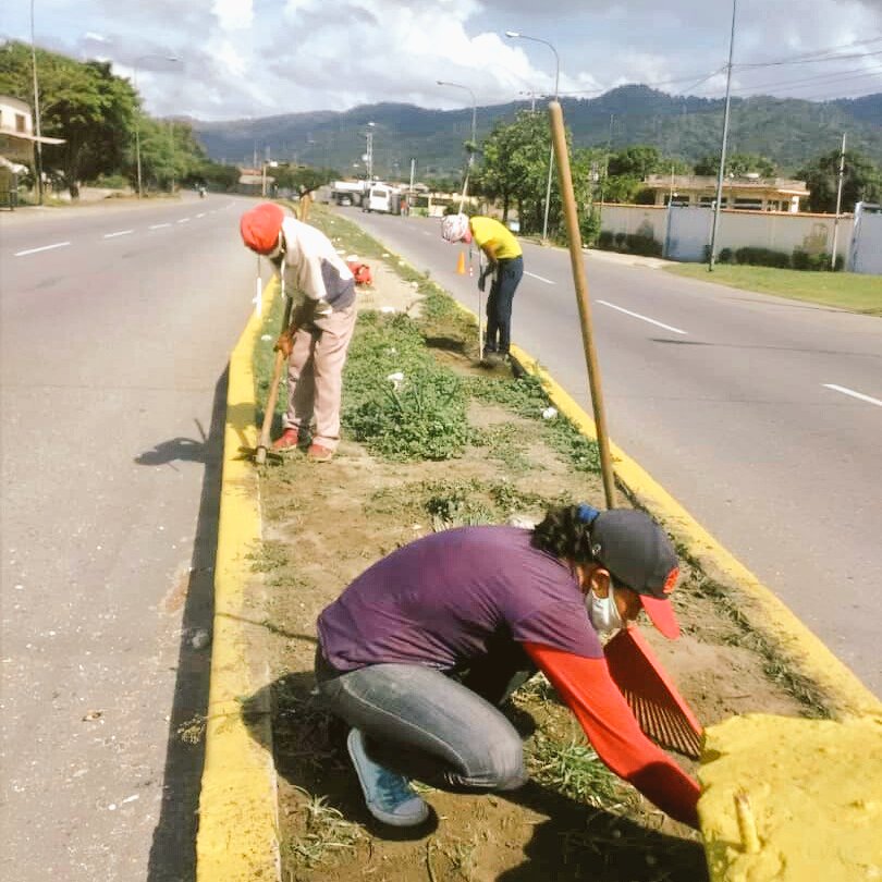 alcaldiajjm1's tweet photo. Plan Cayapa Avanza! Mantener nuestras áreas limpias es responsabilidad de todos y todas! Cuadrillas🍃 activadas a lo largo y ancho del Municipio! Alc. @VillegasKarelia junto al pueblo siempre.@CaraboboTeQuier @minecve @FundaComunidad 

#FlexibilizaciónAmpliaYGeneral https://t.co/i4mVxbetoW