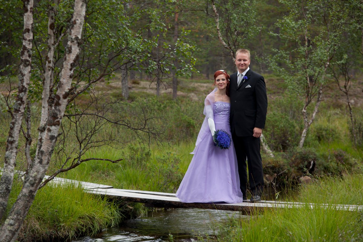 kakslauttanen's tweet photo. “WEDDINGS IN PURE NATURE @ KAKSLUTTANEN ARCTIC RESORT!!”

For more information on civil wedding ceremonies, please reach us at: hotel@kakslauttanen.fi

#Kakslauttanenarcticresort #weddings #glasstepee #autmn #winter #reindeerride #nature #couples #Magic #Lapland #Finland https://t.co/XopF5QAsqF