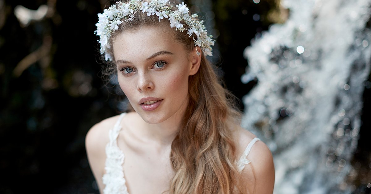 MaisonSignore's tweet photo. La forza di una donna si cela dietro la sua grazia e delicatezza. Esprimile con Victoria F. by Maison Signore.
#MaisonSignore #WeddingDress #AbitidaSposa https://t.co/Rrq301RGQi