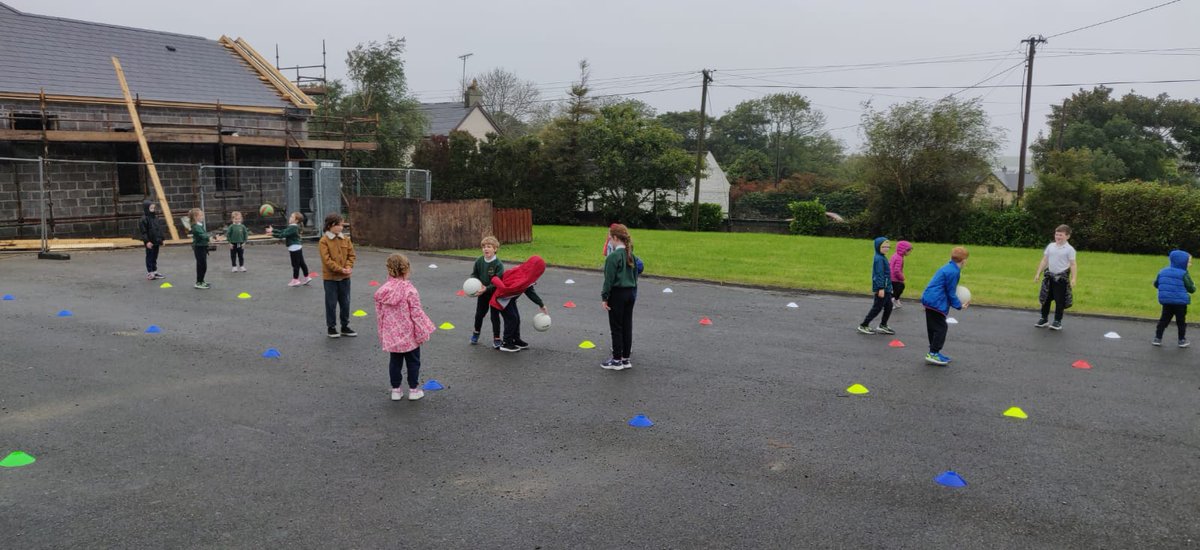 SligoGAACandG's tweet photo. Great to be back coaching in @sligogaa @cnmbshligigh primary schools today with our full time coaches. Loads of fun games, skills and learning taking place. #stayingsafeandhavingfun @ConnachtGAA @officialgaa https://t.co/gaPDbmVWvA
