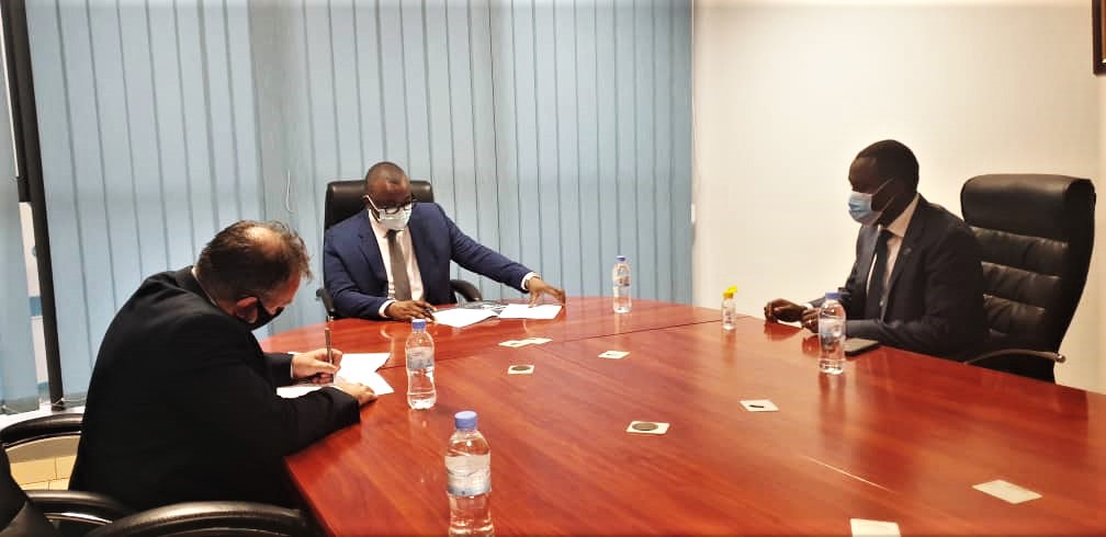 1/5 Happening Now: MoU signing between BDF and <a href="/Shibuka2020/">Shibuka</a> for collaboration in the implementation of interventions for entrepreneurship development.
<a href="/darrellkofkin/">darrell kofkin FHEA 🇬🇧🇷🇼</a> <a href="/uniwestminster/">University of Westminster</a> <a href="/InnocentBulindi/">Innocent Bulindi</a> @nkuusilivingsto