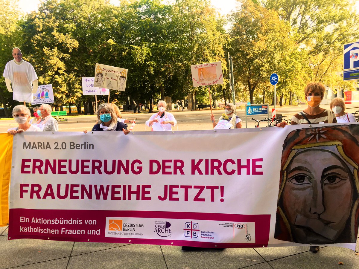 #SynodalerWeg: Zur Regionalversammlung am 4.9. haben wir mit #Maria20 für #Gleichberechtigung demonstriert. Und es gab prominente Unterstützung! Mehr unter: kdfb-berlin.de/startseite/akt… <a href="/DerSynodaleWeg/">Der Synodale Weg - offizieller Account</a> <a href="/SynodalerW/">Synodaler Weg - inoffiziell & fröhlich</a>