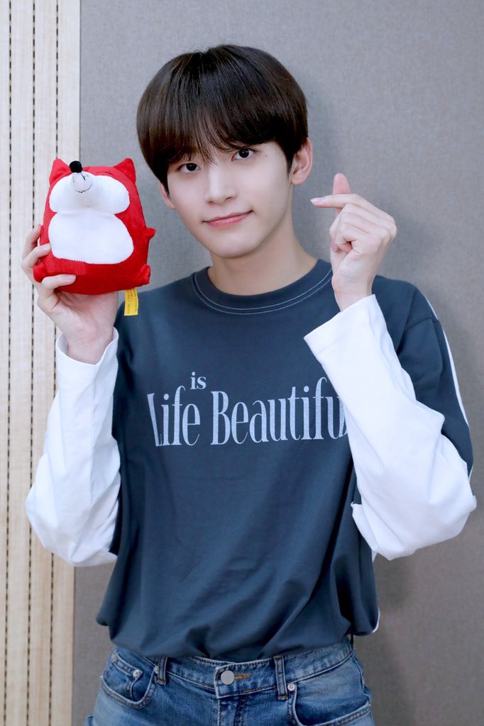 mogu_items's tweet photo. 💙200907 크래비티 Sohu 인터뷰💙

✔️제품명 : LIFUL SLOGAN LAYERED LONG SLEEVE TEE dark gray/white

✔️가격 : 49,000원

(https://t.co/RTo1UHglNe)

#크래비티 #구정모 #구민수템 https://t.co/vuAM6qeCiY