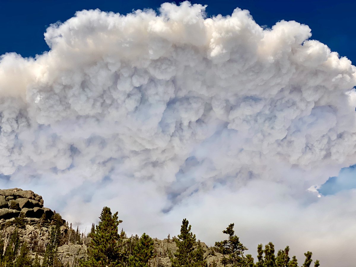 PerskiMichelle's tweet photo. @JimCantore @StephanieAbrams @JenCarfagno Crazy clouds yesterday NE of Rocky Mountain National Park caused by the Cameron Peak Fire that exploded to 34k acres yesterday due to this weekend’s record heat. Stay safe Larimer County. #RMNP https://t.co/OAWRYPlqVH