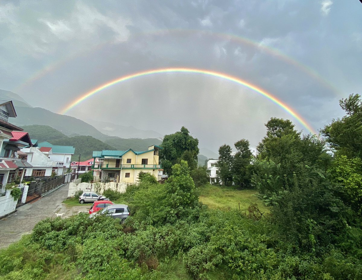 𝐴𝑛𝑑 𝑖 𝑡ℎ𝑖𝑛𝑘 𝑡𝑜 𝑚𝑦𝑠𝑒𝑙𝑓.. 𝑤ℎ𝑎𝑡 𝑎 𝑤𝑜𝑛𝑑𝑒𝑟𝑓𝑢𝑙 𝑤𝑜𝑟𝑙𝑑.. 🌈✨🎶

#HimachalPradesh