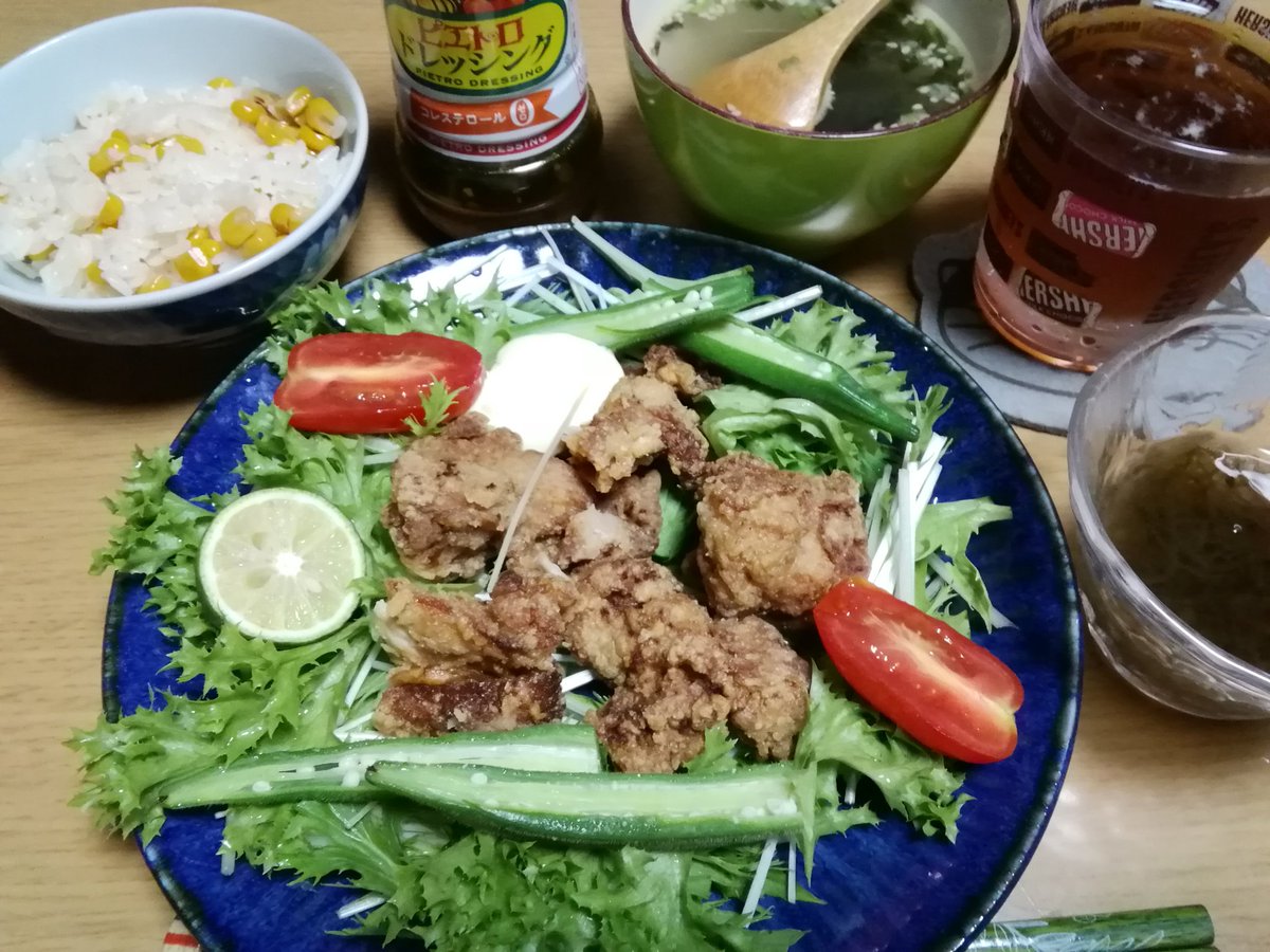 夢前アリス 今日のお家夜ご飯 は 購入した唐揚げを使って 鶏肉の唐揚げサラダ リーフレタスと水菜を敷き 茹でオクラとミニトマトを乗せ マヨとかぼすを添えて セブンイレブンの味付け とうもろこしを使って炊いた とうもろこしご飯 もずく酢 市販の