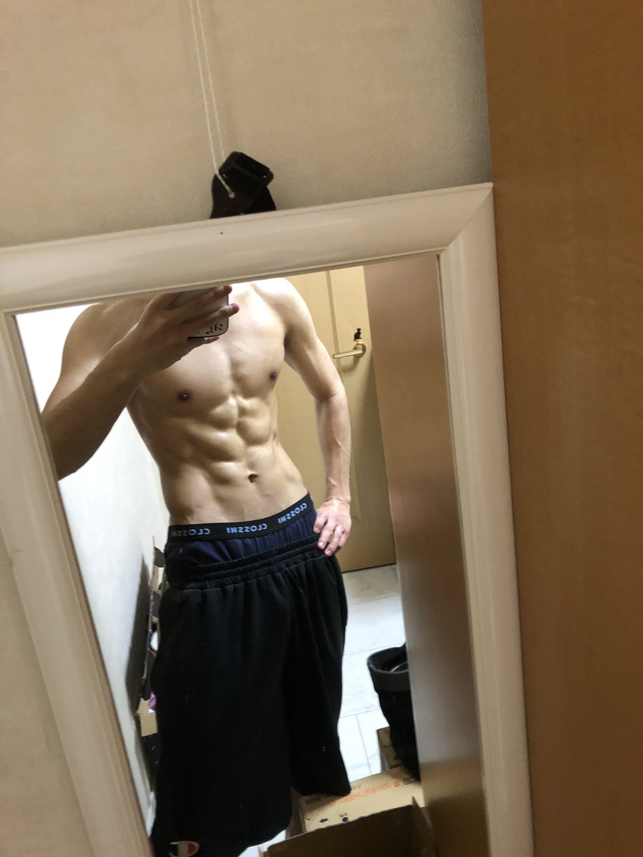 りん 筋トレ垢 15ヶ月目 18kg アブローラー100回45日 ドラゴンフラッグ100回15日 腕立て スクワット100回30日 背中のリクエストあったのでどぞ笑 背筋懸垂以外のオススメ教えて下さい 腹筋はなんか少し太った感じがする笑 自分だけにわかる感覚 みたい