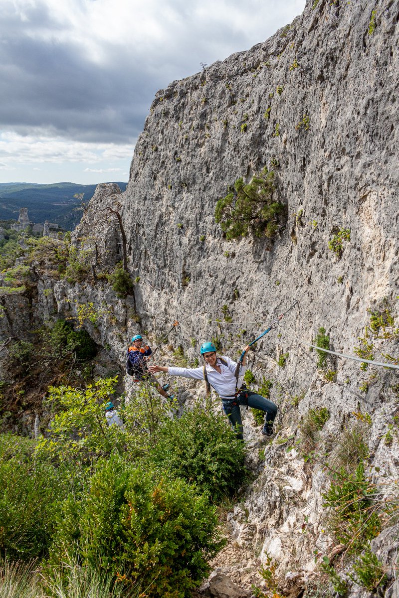 MelleBonPlan's tweet photo. Hier 1ere expérience #viaferrata dans le causse noir de @LaCitedePierres à Montpellier-le-vieux ! J'ai adoré ce parcours aux vues panoramiques sublimes agrémenté de qq tyroliennes bien sympathiques :)
#aveyron #aveyronemotion #stylemillau
📷 @NicolasDiolez https://t.co/0HB2ImU5Xn