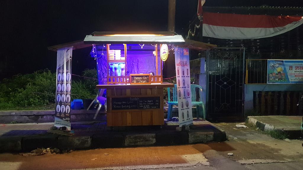 FebrikeR's tweet photo. Ayo gaes mampir ke abah sunguik coffee and bubble drink.. 
Hanya 10k dan buat yg panas hanya 8k saja
Kuuy cobain..
Malah dicubo.. mano tau suko.. https://t.co/o0MYI7L446