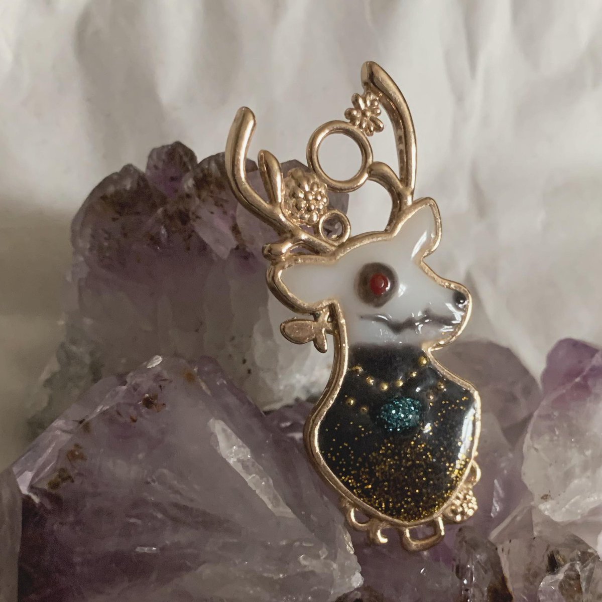 ByKamui's tweet photo. Wanted to make a resin galaxy deer at first but ended up turning it into a mahoutsukai (Ancient Magus) lol

Who else likes this anime? <3

#resin #anime #魔法使いの嫁 #魔法使的新娘 #mahoutsukainoyome #crafts #DIY https://t.co/MGsb2ftpLj
