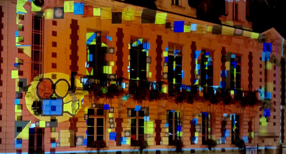 illumentiel_14's tweet photo. Mapping-jeu-vidéo sur la façade de la Mairie de Trouville-sur-Mer pour le 3ème jour du festival! 😊 #offcourts #normandie #calvados #illumentiel https://t.co/UeUhWLWufn