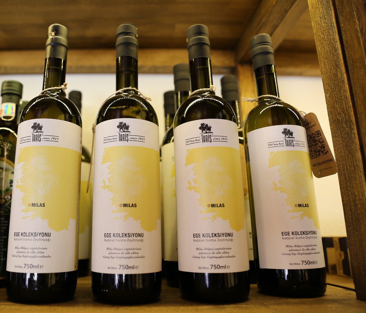 100 yılı aşkın geçmişiyle TARİŞ Zeytin ve Zeytinyağı Tarım Satış Kooperatifleri Birliği, üreticiden aldığı zeytinleri özenle zeytinyağına dönüştürüyor. TARİŞ Zeytinyağları MUTSO Zeytinpark’ta ki raflarda sizleri bekliyor. #tariş #mutso #mutsozeytinpark #zeytinyağı