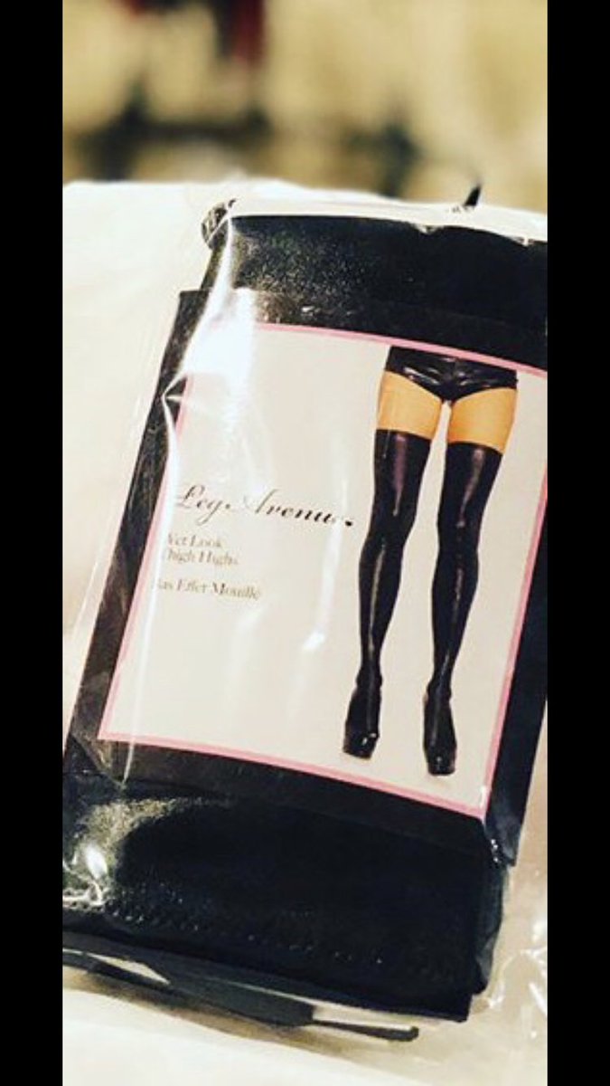 BeverlysSecret's tweet image. Hello everyone!  Happy Monday!  Hopefully you have the day off today!  I do have a few early afternoon appointments today, if you want to come shop our sale!  

Black is the color of the week so I’ll be making a 50% off video and a 75% clearance video as well!  🖤🖤🖤