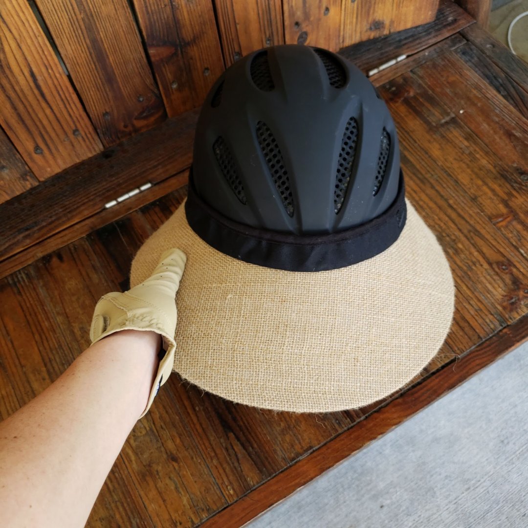 The sun is amazing, but not in your eyes ☀👀. EquiVisors are the absolute way to go when riding out in the sun. The visor instantly adds a large brim to almost any helmet. SUPER CUTE & FUNCTIONAL 💛
.
.
.
#horsecentstackshop #equivisor #helmet #ridinghelmet