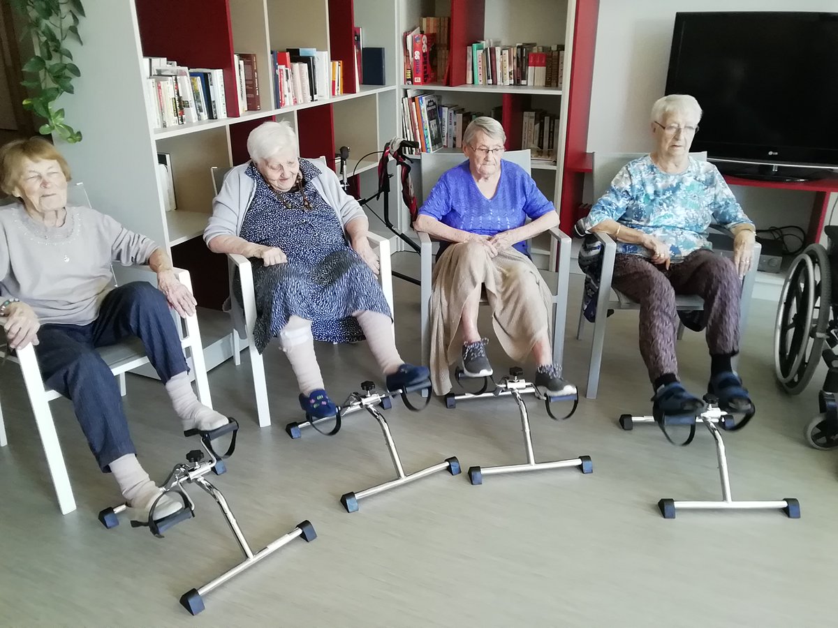 ehpadciel's tweet photo. En route pour le tour de France !

Pour que nos résidents restent en forme et gardent leur souplesse, l'EHPAD a investi dans des pédaliers. https://t.co/xWpExtskrj