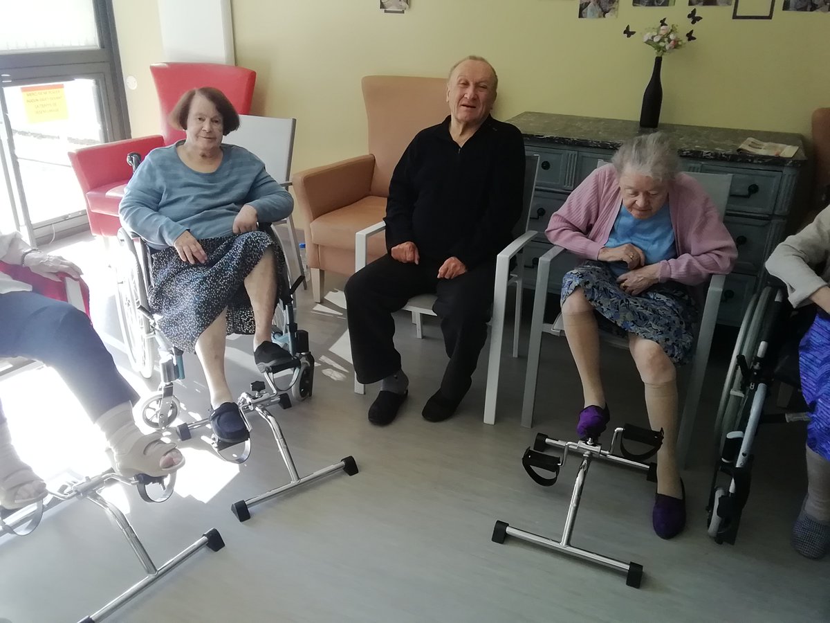 ehpadciel's tweet photo. En route pour le tour de France !

Pour que nos résidents restent en forme et gardent leur souplesse, l'EHPAD a investi dans des pédaliers. https://t.co/xWpExtskrj