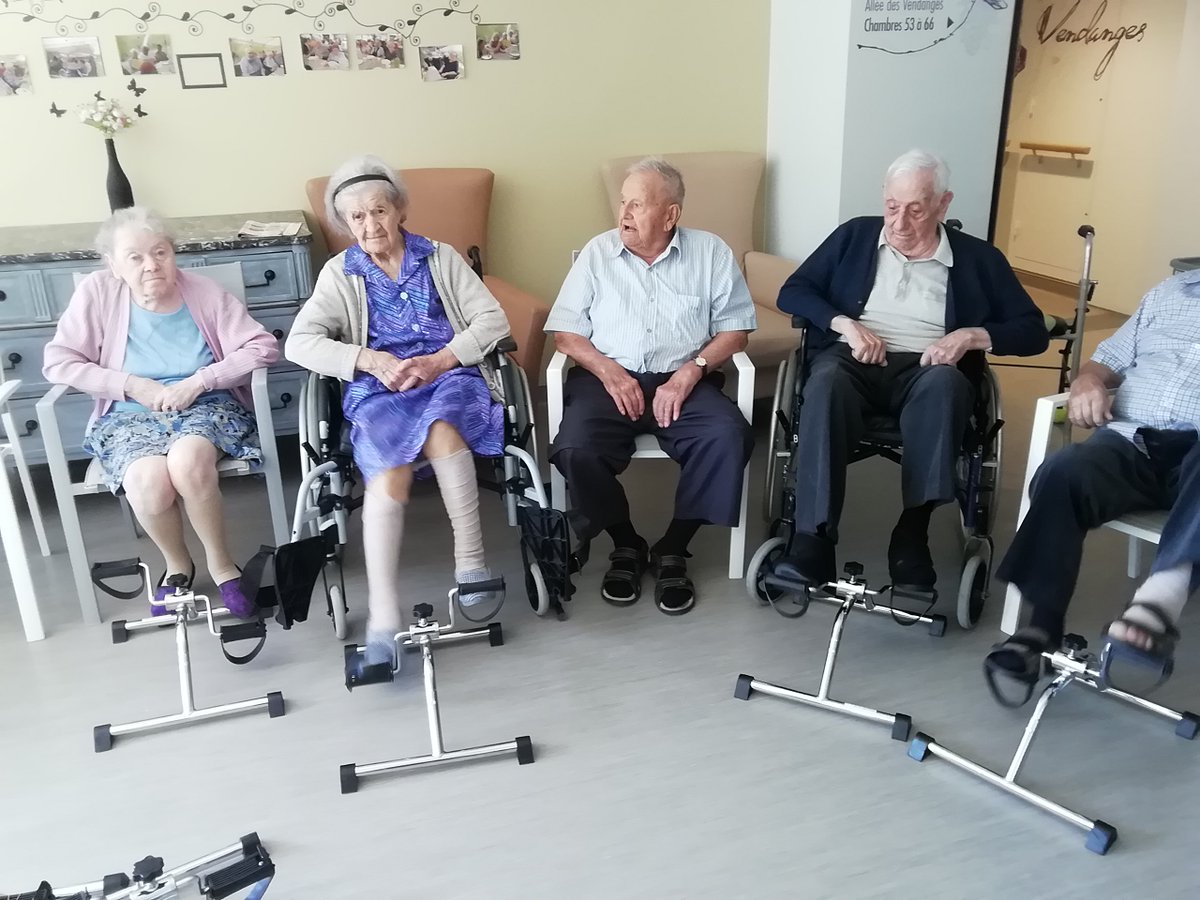 ehpadciel's tweet photo. En route pour le tour de France !

Pour que nos résidents restent en forme et gardent leur souplesse, l'EHPAD a investi dans des pédaliers. https://t.co/xWpExtskrj