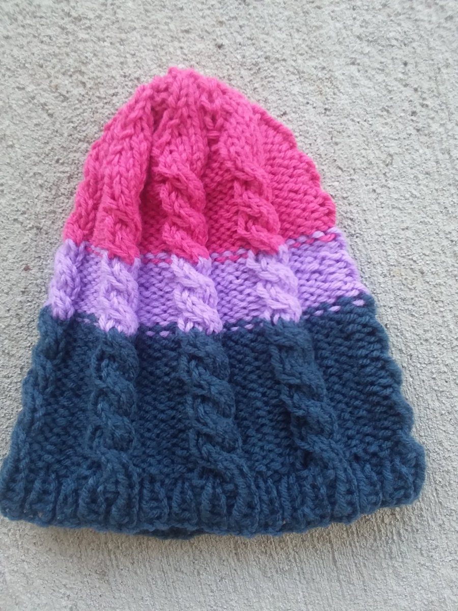 Lanthir44's tweet photo. Cooler weather is coming, and I sell lots of warm, cozy, knitted things!  Mostly #LGBTQ pride stuff!  I'm a disabled artist with no income other than sales, so retweets help me immensely!  
See more in this thread for pricing. I am happy to take commissions as well! DM me! https://t.co/JH5DbU3oUg