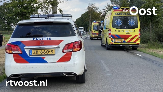 Motorrijder gewond bij aanrijding in Schalkhaar, traumahelikopter opgeroepen. #rtvoost.