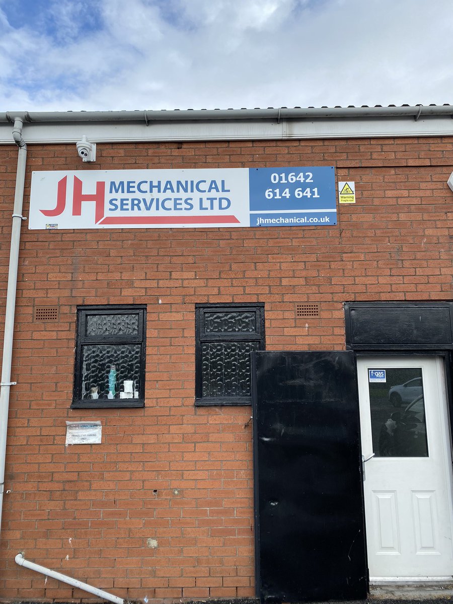 jw_carty's tweet photo. Excellent meeting today for with John and a Heather from @JhMechanical. Delighted that @hartlepoolfe are supporting their buisness growth with apprentices #teamwork https://t.co/KyFq05Zj5u