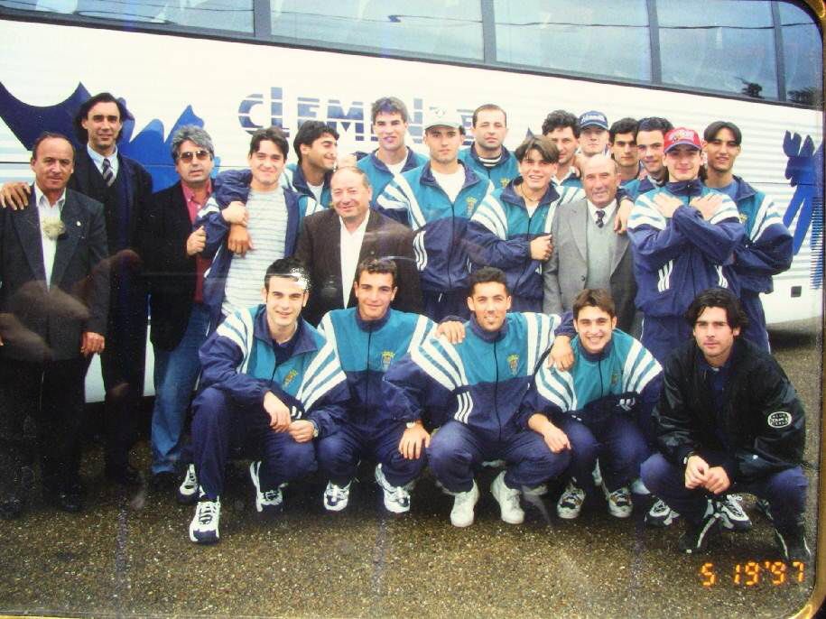 maportugal55's tweet photo. Hoy hemos despedido a Paco Serrano “Trova” que fuera jugador y presidente de la Arandina CF . Me fichó en 1996 y siempre le estaré agradecido porque fue el primer equipo ,a nivel nacional , que entrené y donde comenc mi carrera profesional. Mis condolencias y ánimo a su familia. https://t.co/TLc1V76fEG