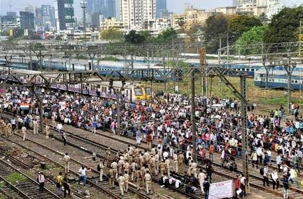 ManuA07796054's tweet photo. #ONE_TIME_SETTLEMENT_4_RAILAPPRENTICE
युवा कर रहा #आत्महत्या, देखो सो रही है #सत्ता जब भी है #चुनाव आता, तब ही इनको होश है आता
#Scrap20%
@INCIndia
@ShivaGopalMish1
@PiyushGoyal
@IR_CRB
@v_k_yadava
@narendramodi
@AIRF_COMMS
@HansrajMeena
@Ravishk356
@AamAadmiParty
@NCPspeaks https://t.co/sXbJF9oeCE