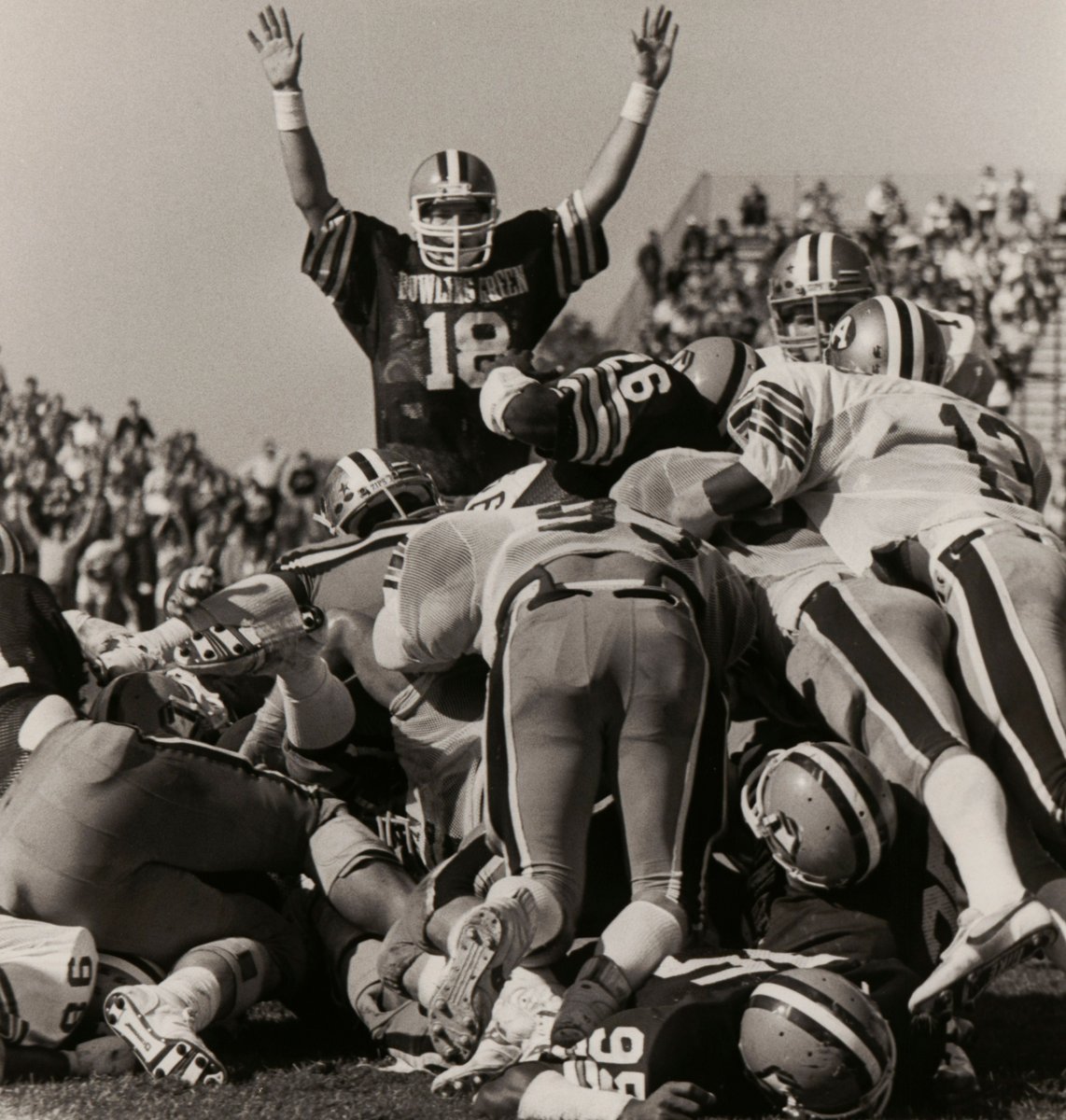 #ThisDateInHistory | Sept. 7, 1985
Brian McClure opened his senior season by leading the Falcons to a 31-6 win over Ball State, starting BGSU on an 11-game win streak and a final 11-1 record. McClure became the second QB in NCAA history with 10,000 career passing yards. #AyZiggy