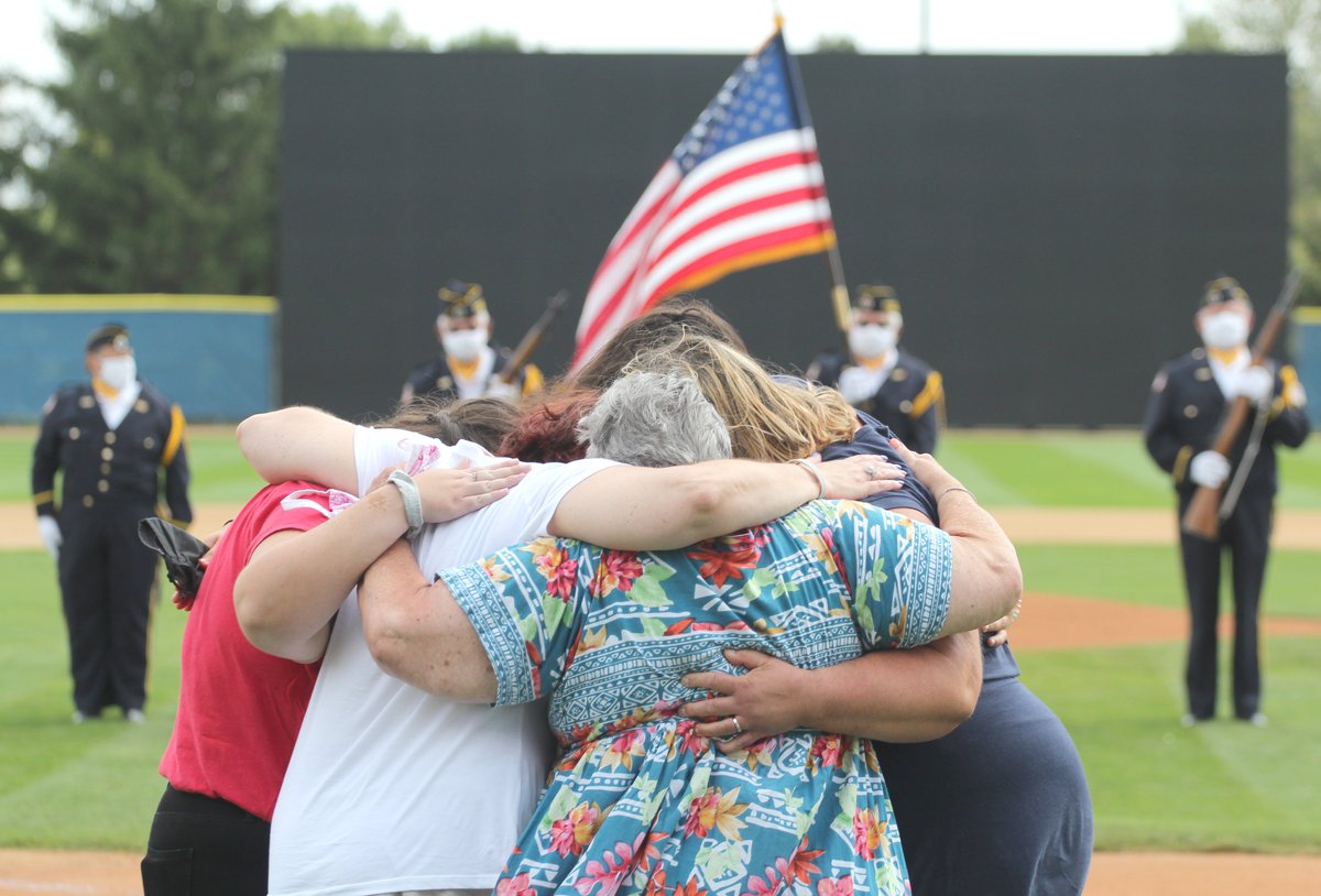 EricKraushar's tweet photo. I'd be remiss to not mention this incredible moment yesterday. The Jurewicz Family, some from as far as way from Ohio, coming together to honor husband/father/grandfather Fred, a longtime Shakopee supporter/official, by singing the national anthem
@JSchlepStadium @shakopeeindians https://t.co/Z2xlmnTaIc