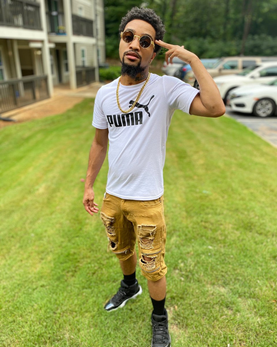 Only1Vo's tweet image. Im Going to somebody BBQ Lit 🔥 claiming to be everybody Cousin 😂😂 #HappyLaborDay ‼️