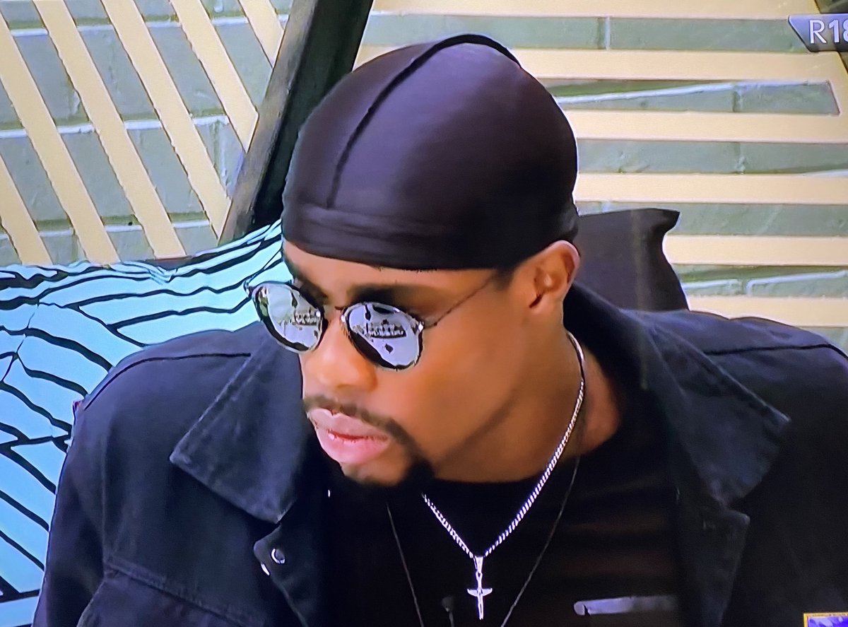 pikimano's tweet photo. #DripLikeNeo #bbnaijalockdown2020 #NeOriginal . What a spec😎🤩😅 https://t.co/isMPodQj9e