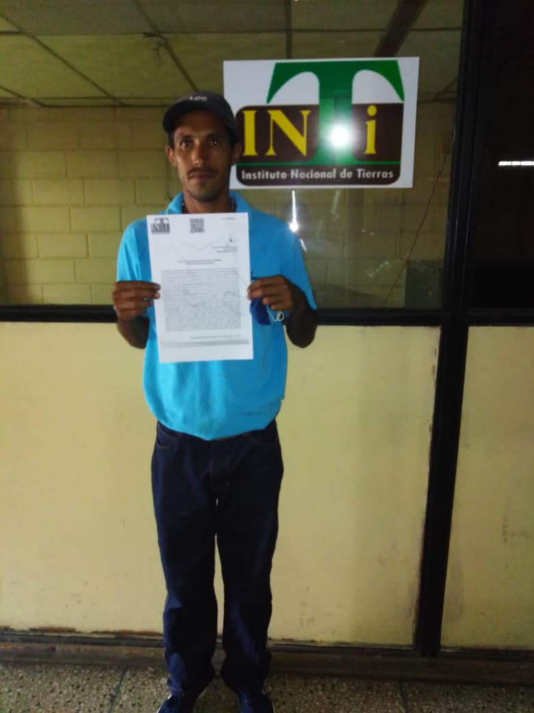 inti_ve's tweet photo. #7Sep | Con miras a continuar impulsando el trabajo productivo en el estado Anzoátegui, la Jefatura Territorial (JT) El Tigre, suma tres nuevas adjudicaciones de títulos que abarcan una superficie regularizada de 53 Ha.
@NicolasMaduro @wcastroPSUV
#FlexibilizaciónAmpliaYGeneral https://t.co/32pVWw98HS