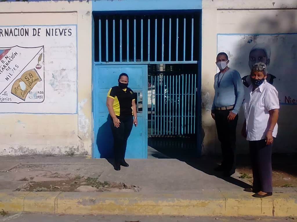 gesteducasanto1's tweet photo. Acompañamiento a las instituciones UEN El Béisbol y EBN Encarnación de Nieves del municipio Santos Michelena #Aragua Equipo de supervisión y ULGU🤝🏻 dándole la bienvenida al inicio de actividades escolares #EstaEsMiEscuela @NicolasMaduro @psuvaristobulo @leoalvacabrera https://t.co/OojEEjoNYh