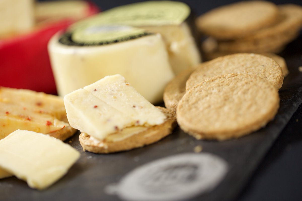 Is there a better carrier for your cheese than a Wooleys of Arran Oatie? Nope, we don't think so either! 😋