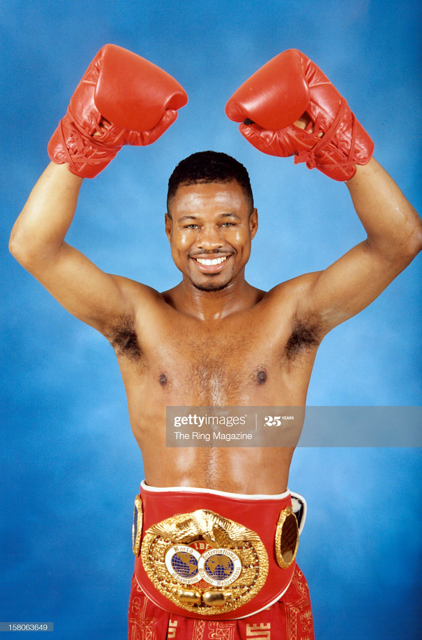 Happy 49th Birthday to former three-division World champion, Sugar Shane Mosley. 