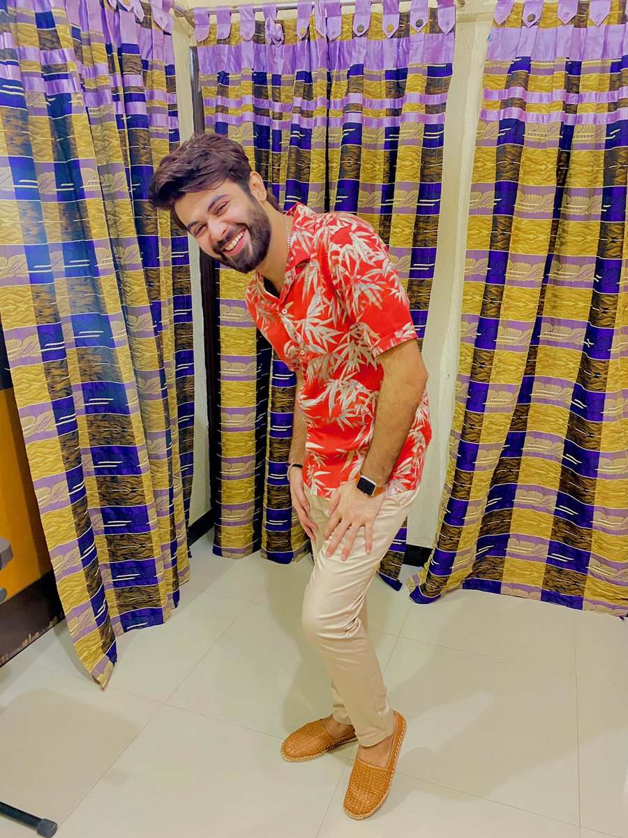 VahajHanif's tweet photo. #Wild 🌸 #Wicked and #Wahaj 🌹 thats the most #Authentic version of me! Throwback to #Dinner last night with #Friends 🍁🍂

Wardrobe: French Connection
Shoes: River Island Man

#VahajHanif
#LoveLiveLaugh https://t.co/bjVgXH9sGQ