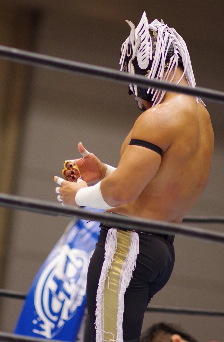 suoh_naranje's tweet photo. 9.6 幕張大会
黒い爪と、ゴールドのメリケンサックの可憐さを見て頂きたい😌
#njroad #njpw
#ELDESPERADE https://t.co/rlY3FXIv97