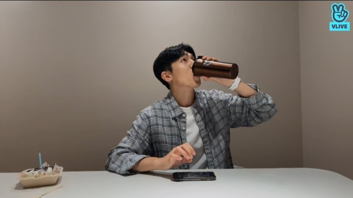 Park Sungjin drinking peach tea.A thread: