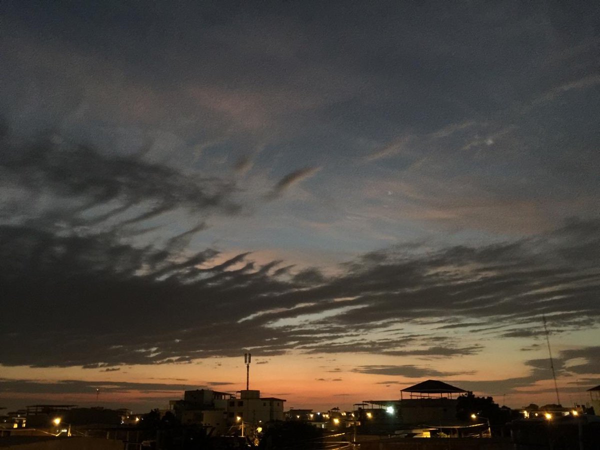 elaelaag's tweet photo. Ayer el cielo, estaba precioso, con ella en él ❤️ https://t.co/3eBk2UfzQG
