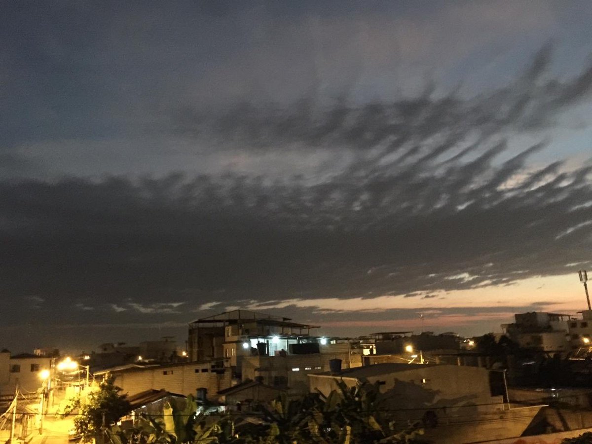 elaelaag's tweet photo. Ayer el cielo, estaba precioso, con ella en él ❤️ https://t.co/3eBk2UfzQG