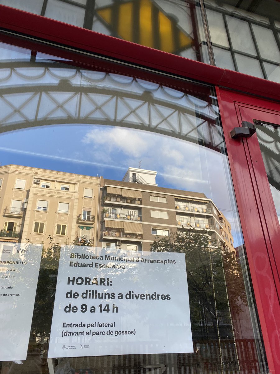 LDomingoPardo's tweet photo. Quin sentit té tenir les biblioteques municipals tancades tota la tarda, just quan els xiquets i treballadors més les necessitem i més les podem gaudir, @AjuntamentVLC ? https://t.co/Ef3llAzAaj