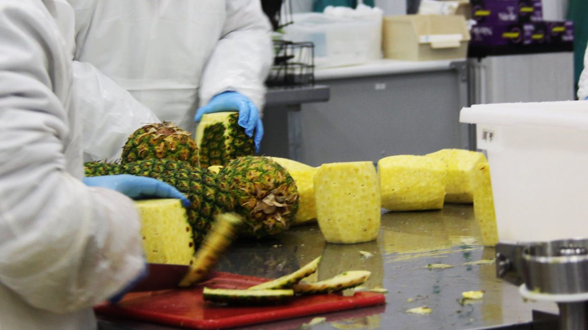 Struck up a conversation with the chap who cuts pineapple & other fruits at the Nairobi Carrefour where I shop. Seems he was puzzled, then surprised, that a customer would want to talk to him in any serious way. But he has a story 1/5  #NairobiPineappleCutter