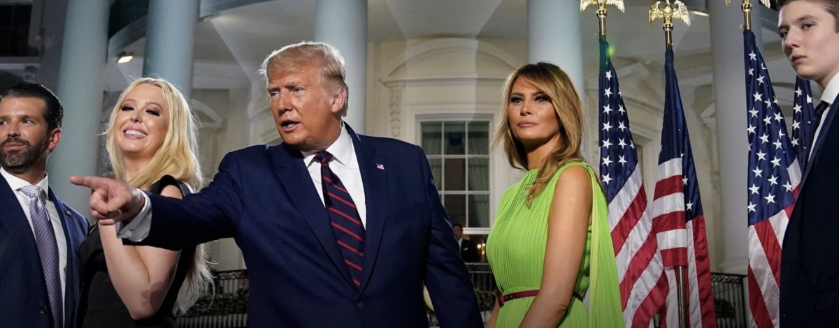 Betches_News's tweet image. What is the name of this sitcom? Wrong answers only