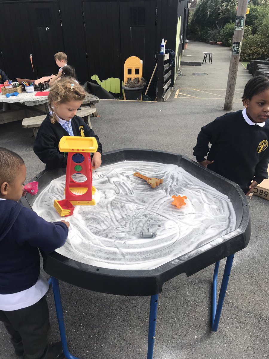 RockliffeManor's tweet photo. Reception had a lovely first day at  school! ‘Miss Smith I’m having a great day!’ Anayah said. We all did! @InspireEYFS https://t.co/bQgolw2wzh