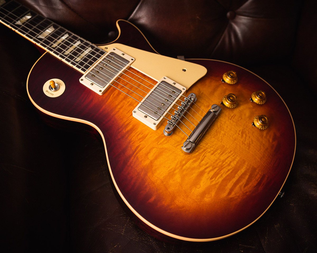 ChicagoMusicEx's tweet photo. CME Spec is never less than spectacular. https://t.co/wXY1bDAfs1
#chicagomusicexchange #gibson #custom #1958 #lespaul #lespaulstandard #lpstandard #CMEspec #plaintop #southernfade #60v2neckprofile #gearwire #gearybusey #guitarspotter #guitarphotography #guitarsdaily #tonemob https://t.co/pp7ZN6oyTh